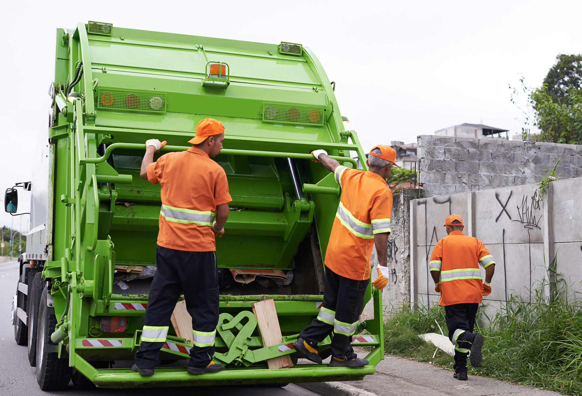 7063_En_el_Camion_de_la_Basura-01×2000